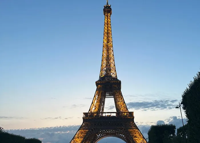 Bonito Cerca De La Torre Eiffel Paříž