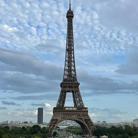 Bonito Cerca De La Torre Eiffel