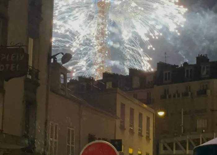 Bonito Cerca De La Torre Eiffel * Παρίσι