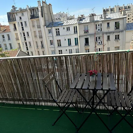 Bonito Cerca De La Torre Eiffel